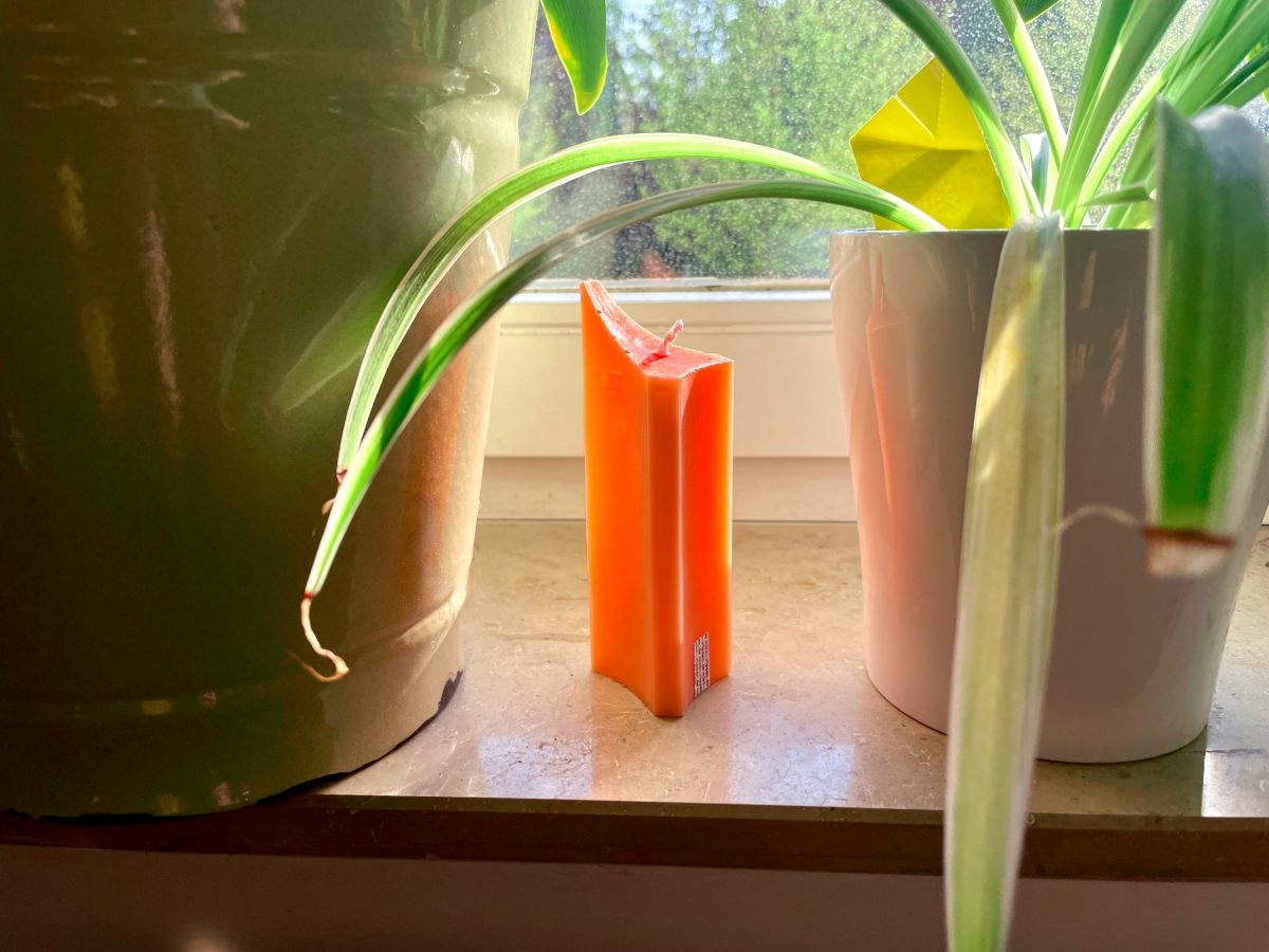 Uni Riese Leipzig Kerze in orange aus Paraffinwachs 13cm zum Verschenken oder als Souvenir